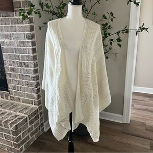 Lauren Ralph Lauren Cream Knit Poncho Wrap One Size Metallic Threads Old Money